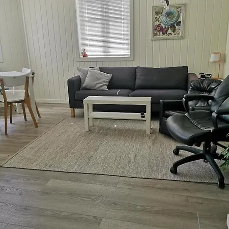 New 2 Bed In Apartment *